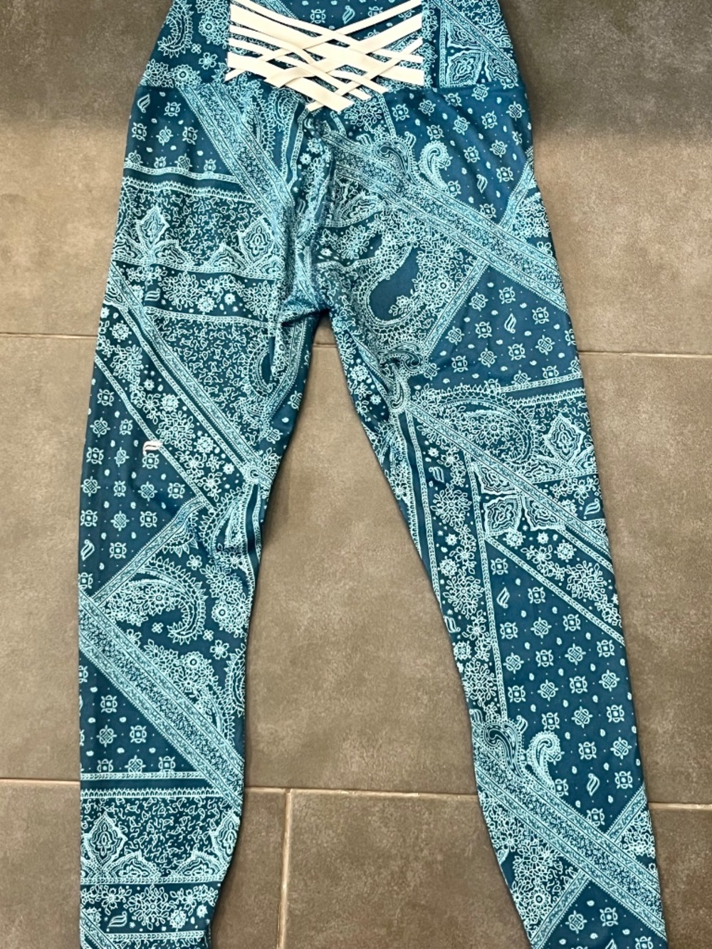 Fabletics Boost PowerHold High-Waisted 7/8 Legging Blue Bandana Paisley Small - Picture 12 of 14